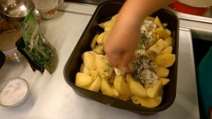 КАРТОШКА С КУРИНЫМИ БЕДРЫШКАМИ в ДУХОВКЕ