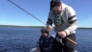 ОКУНЯ-ГОРБАЧИ+ЗУБАСТЫЕ ЩУКИ / СУМАСШЕДШИЙ КЛЕВ НА СЕКРЕТНОМ ОЗЕРЕ С НОЧЛЕГОМ В ИЗБЕ (часть 2)