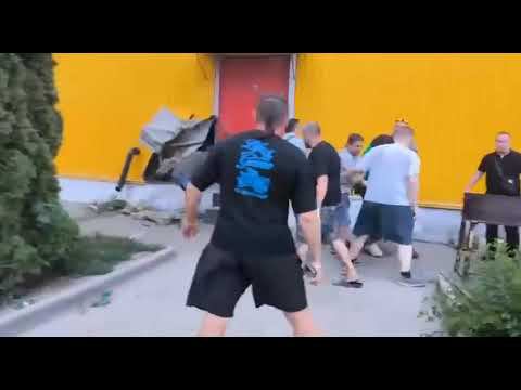 Момент удара по ТЦ Галактика снял донецкий волонтёр. смотреть онлайн