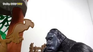 King Kong broke our base! Lion Guard! Protect us with a great training lair platset! - DuDuPopTOY