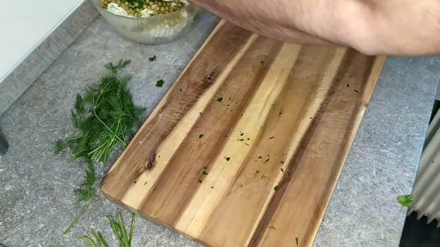 Салат с горошком, яйцом и огурцом. Будь молодцом! #мужикнакухне