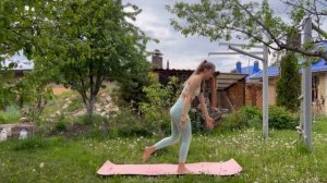 Тренировка на все тело с акцентом на ягодицы. Подойдет начинающим и продолжающим.