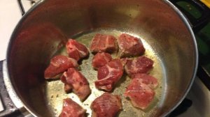 Свинина, тушенная с зеленой фасолью