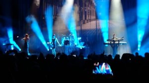 The Corrs 'Breathless' / 'Toss The Feathers' (Mercedes Benz Arena Berlin)