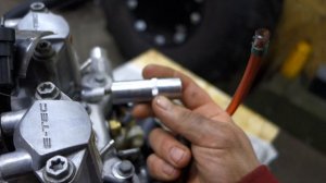 Свечник на снегоход с мотором  Е- тек