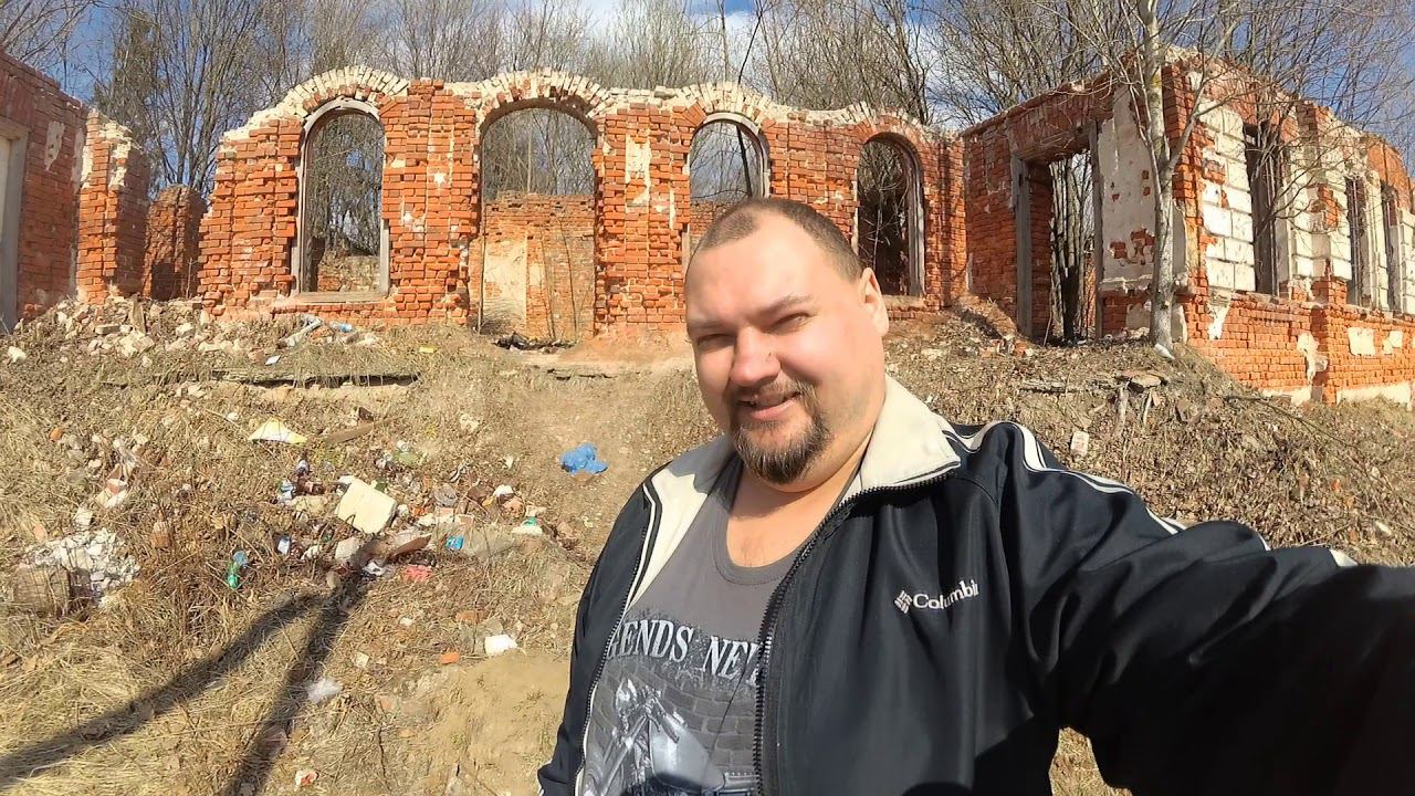 Заброшенные руины усадьбы Клёново