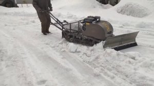 Мотобуксировщик с отвалом