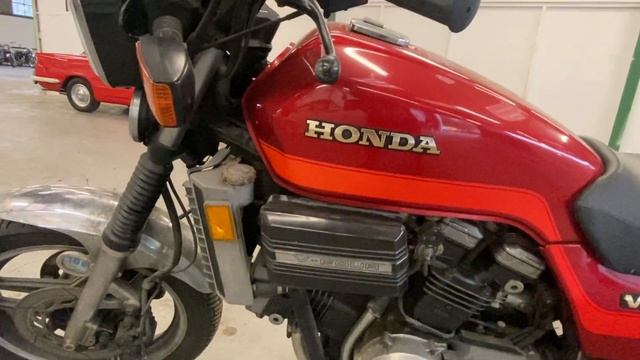 Honda VF750 смотреть онлайн