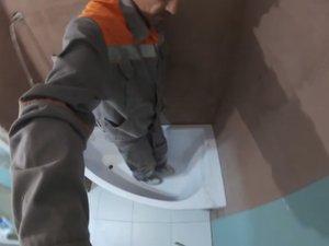 УСТАНОВКА АКРИЛОВОЙ ВАННЫ ПЕРЕД ОТДЕЛКОЙ СТЕН