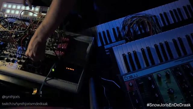 Waiting for #snowpocalypse with some tasty synth jams смотреть онлайн