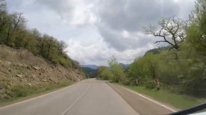 Дорога через село Гомбори в Грузии 2023