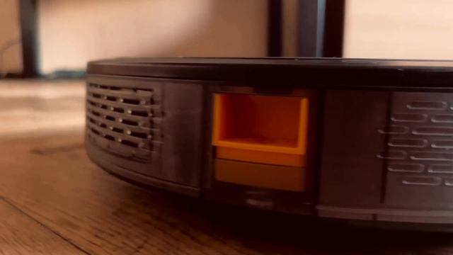 Реакция кота на робот-пылесос REDMOND RV-R650S WiFi смотреть онлайн