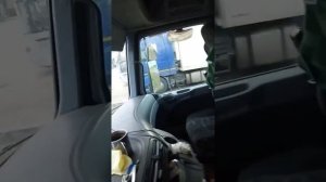 Отслаивается протектор. Запаски нет.