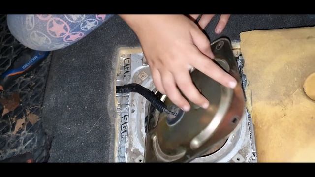 Hyundai Santa Fe - замена датчика уровня топлива смотреть онлайн