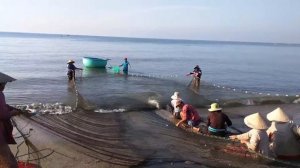 Ловля рыбы сетью в Муйне, Вьетнам.
