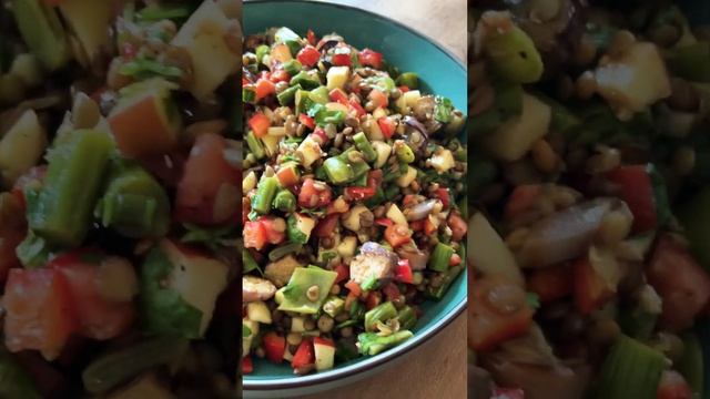 Очень полезный летний теплый салат ? из летних витаминов❤️Овощи-Фрукты и Чечевица смотреть онлайн