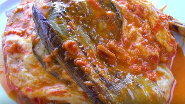 Запеканка из баклажанов с аджикой и моцареллой