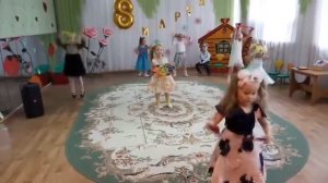Танец лучиков и солнышка в средней группе