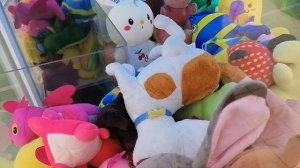 ВЫТАЩИЛА БОЛЬШУЮ ИГРУШКУ В АВТОМАТЕ ХВАТАЙКА!