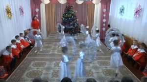 Новогодние танцы. Танец с обручами.Снежинки.