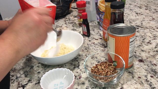 KETO PUMPKIN SPICE WAFFLES / USING THE DASH MINI PUMPKIN WAFFLE MAKER смотреть онлайн