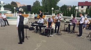 Савчук Павел исполняет песню своей невесте Алине