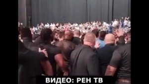 Абдулрашид Садулаев разнимает драку на UFC