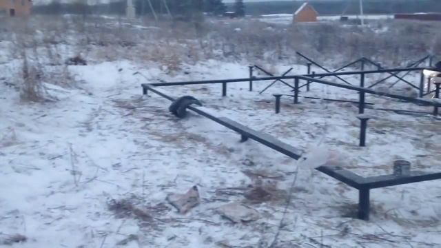 Свайно-винтовой фундамент  на склоне в 1м от "СВ-Фундамент" в проекте  "Все по уму"