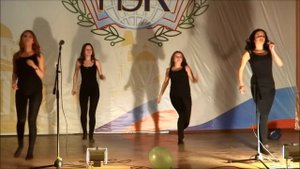 Танец от студентов первого курса