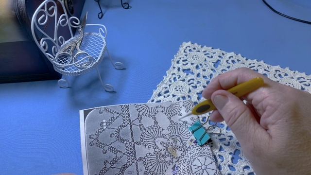 "Белый шоколад" это великолепная салфетка, роскошная и изящная. смотреть онлайн