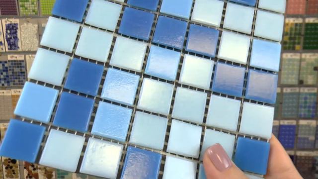 Голубая гладкая стеклянная мозаика смотреть онлайн