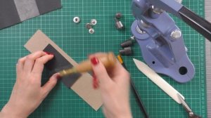 Делаю самый простой картхолдер из кожзама.