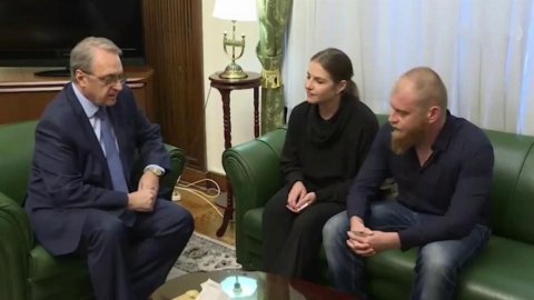 Российских дипломатов поблагодарила семья заложника, освобожденного из плена ХАМАС