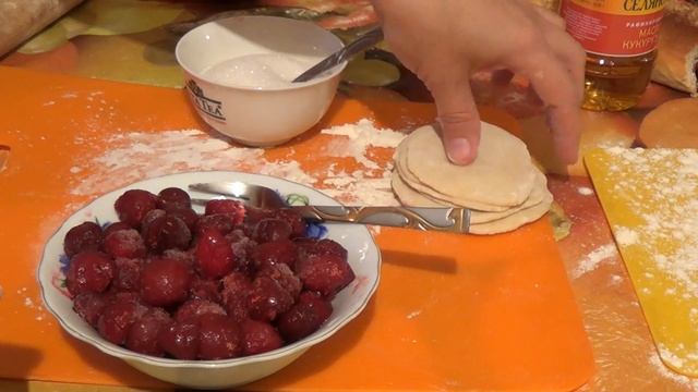 Вареники с вишней. Новогодние рецепты