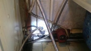 Как сделать отверстие в трубе под давлением без его спуска