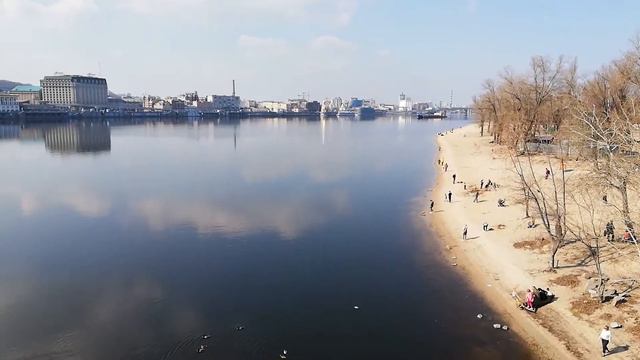 Река Днепр. Пляж на Трухановом острове в Киеве.