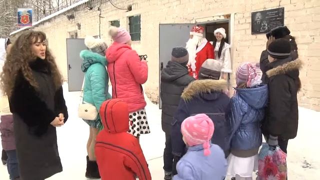 Полицейский Дед Мороз пригласил детей в Центр кинологической службы