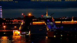 Проекция RUTUBE на разведённом Дворцовом мосту в дни проведения ПМЭФ 2022 и преддверии Алых парусов