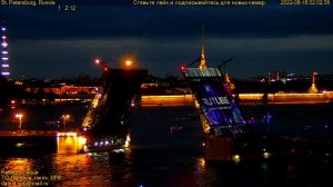 Проекция RUTUBE на разведённом Дворцовом мосту в дни проведения ПМЭФ 2022 и преддверии Алых парусов