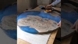 Журнальный столик из слэба и эпоксидной смолы