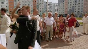 Встреча молодожёнов родителями с караваем