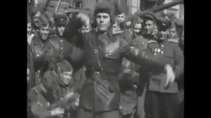Победная лезгинка советских солдат в Берлине