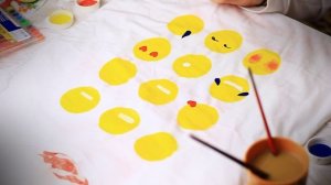 DIY: принт со смайлами Emoji с помощью лука/Рисуем на футболке|Fosssaaa