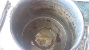 Чистим эмалированный чайник от накипи уксусом (Clean enamel kettle from limescale with vinegar)