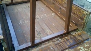 Пирамида для перевозки ворот на прицепе.