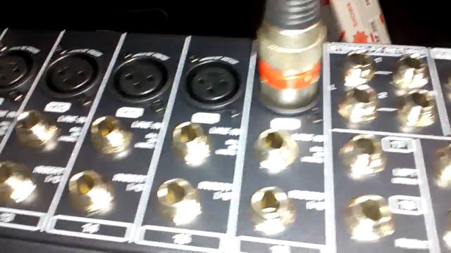 Behringer EuroDesk Audio MIXER смотреть онлайн