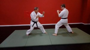 Удар в колено в падении