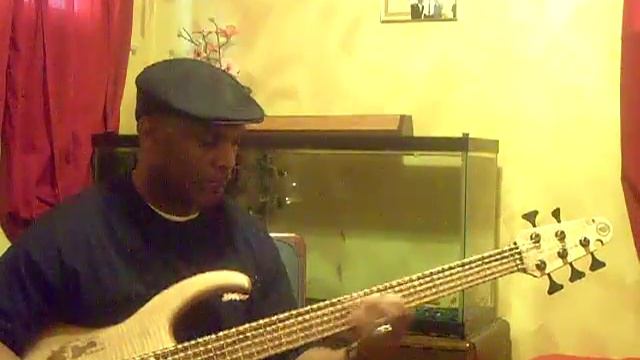 The Duck bass verses the ibanez BTB bass !! смотреть онлайн