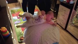 Занятия на фитболе грудничку 0-5 месяцев