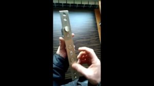 Как перевернуть язычок в дверном замке!??